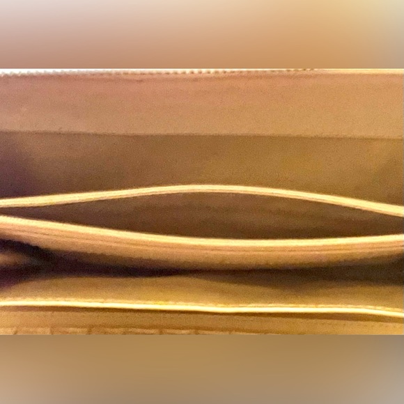 Guess 1981 Vintage XL Black & White
Wallet with many compartments - Picture 3 of 5